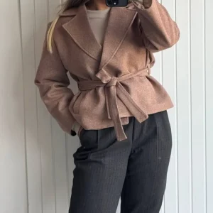 کت زنانه ی کمربند دار فریال |feriyal